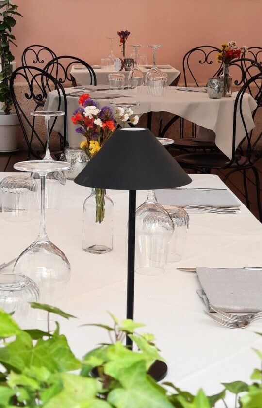 Ristorante a Loano Serendipity tavolo