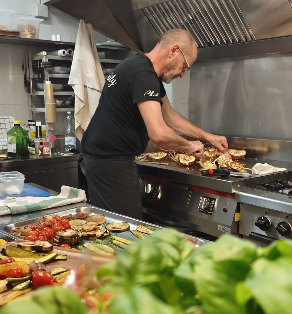 preparazione aragosta fresca ristorante Serendipity Loano preparazione aragosta fresca ristorante Serendipity Loano